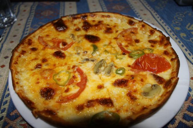 Sebzeli pide: turkish pizza.